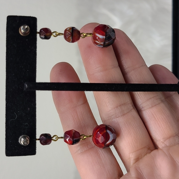 Vintage Earrings Delicate Dangle Lightweight Red Black Beaded Gold Tone Gift Fun - Picture 4 of 6